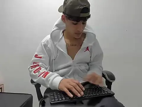 maxstar26 (M young) - show standing cock 🍆🍆