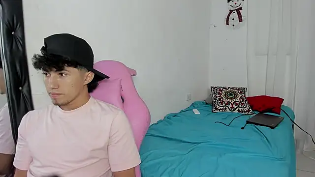 Laura_and_Kevin webcam