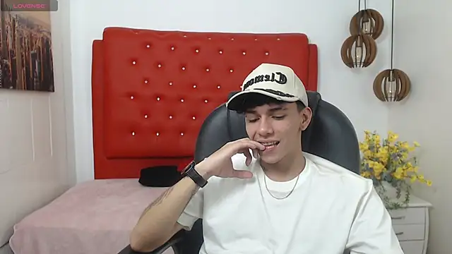 amethystshadow17 (M twink) - cum public