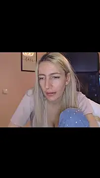 BarbieBlondieGirl webcam