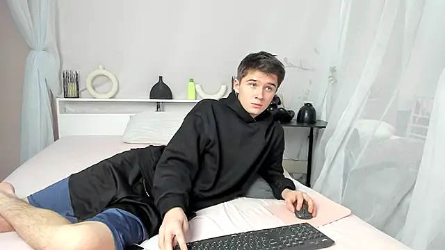 sherlockmax (M twink) - get naked