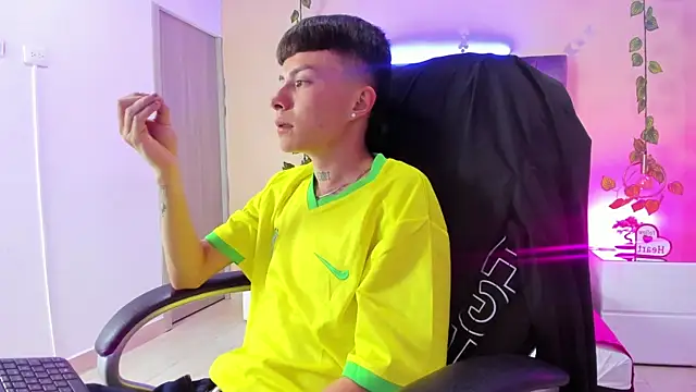 nascary_fox - Nascary_Fox's free webcam - UK Sex Cams