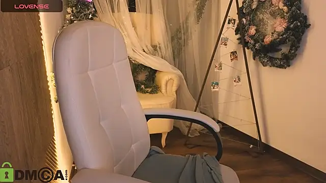 sheila_queen_ (F young) - SIT ON CAM WITH BARE ASS