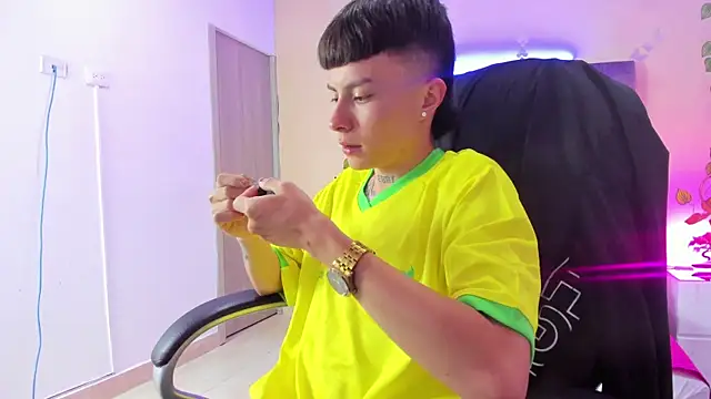 nascary_fox (M twink) - show cock