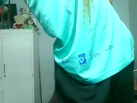 fetichefantasi24cm webcam