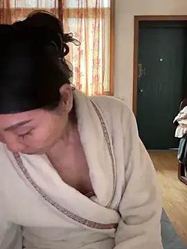 美女xiiuuff18在线直播