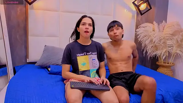 Isaa_and_Calvin webcam