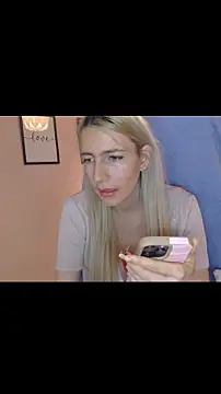 BarbieBlondieGirl webcam