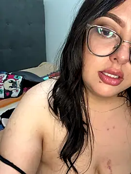 Webcam Model (MileyGia) is live