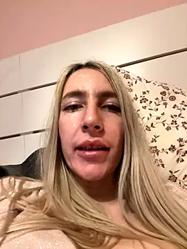 BarbieBlondieGirl webcam