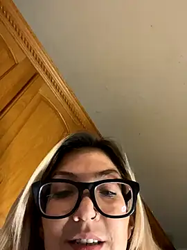 LittleMissEeve webcam