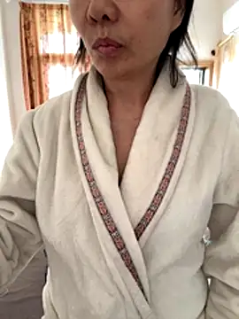 美女xiiuuff18在线直播