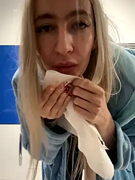 BarbieBlondieGirl webcam