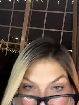 LittleMissEeve webcam