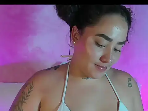 Ayla-marttinez webcam