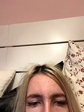 BarbieBlondieGirl webcam