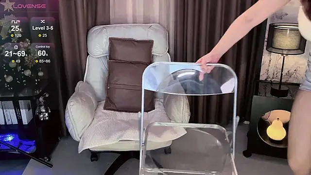 yaikun0-0 (F milf) - 上空乳夹骑蹭假鸡巴抖奶3分钟