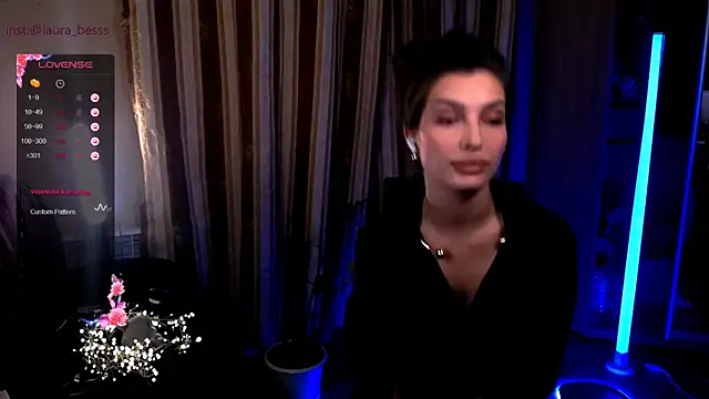Laura_Bess webcam