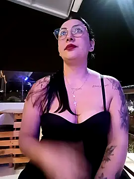 you-kitty2025 - You-kitty2025's free webcam