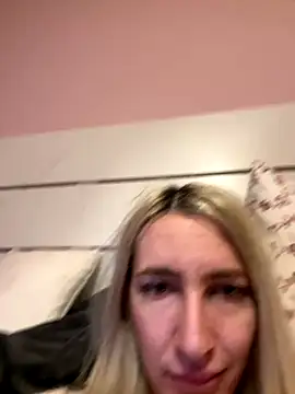 BarbieBlondieGirl webcam