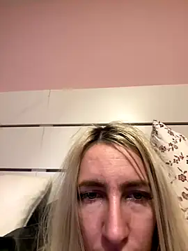 BarbieBlondieGirl webcam