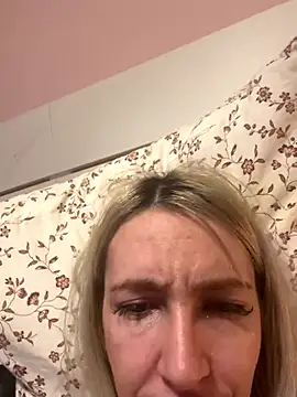 BarbieBlondieGirl webcam