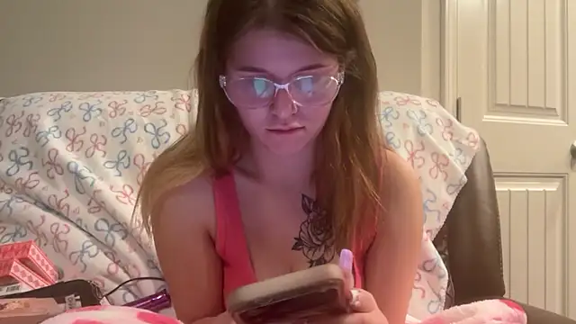 riley_ray69 (F young) - topless 20 min