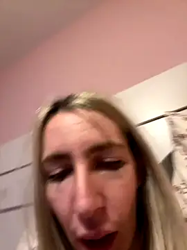 barbieblondiegirl (F young) - chupar,morder,jugar un chupete caramelo