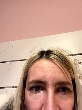 BarbieBlondieGirl webcam