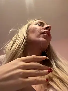BarbieBlondieGirl webcam