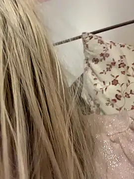 barbieblondiegirl (F young) - chupar,morder,jugar un chupete caramelo