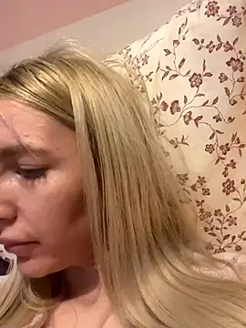 BarbieBlondieGirl webcam