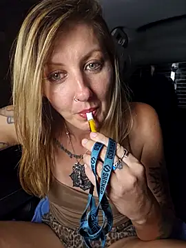 SheIsSomething webcam