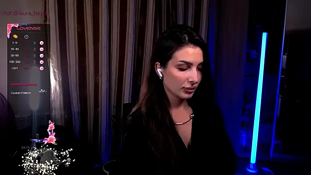 Laura_Bess webcam
