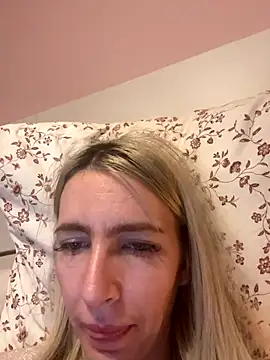 BarbieBlondieGirl webcam