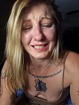 sheissomething - SheIsSomething's free webcam - UK Sex Cams