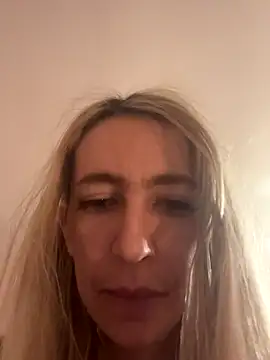 BarbieBlondieGirl webcam