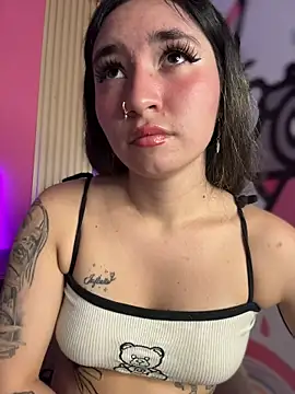 Webcam Model (Sophie_LS) is live