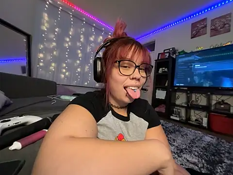 moan4mona (F young) - Whipped cream fun 🥵