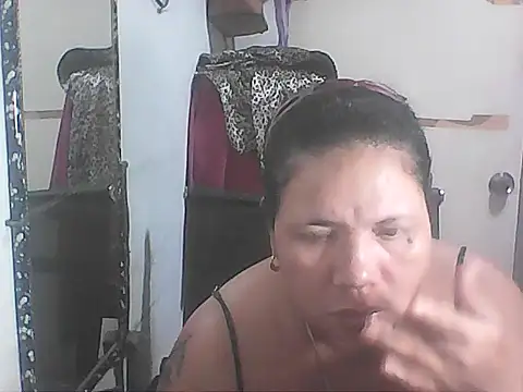 hotwet_mama4uxx webcam