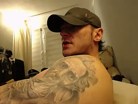 ballardbret (Ask my age) - Cock stroking, flexing, dirty talking. X