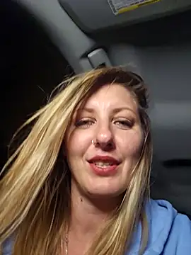 SheIsSomething webcam