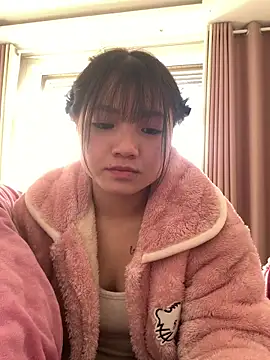 live strip chat Emlyly-18