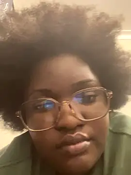 Webcam Model (sweet18creamybigpussy) is live