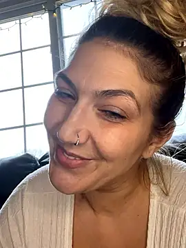 LittleMissEeve webcam