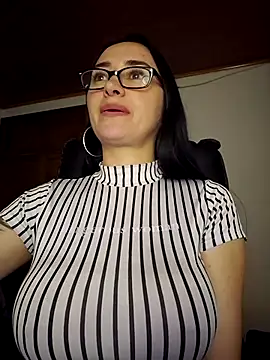 Webcam Model (preetypeach)  is live.Free join now!