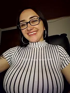 Webcam Model (preetypeach)  is live.Free join now!