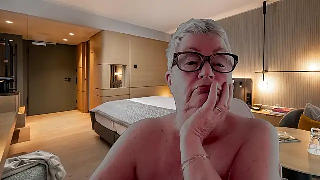 Mystery-Grandmother webcam