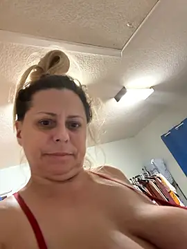 Webcam Model (Hotslut187)  is live.Free join now!