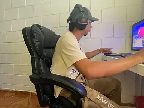 Max_TheHorseDick webcam